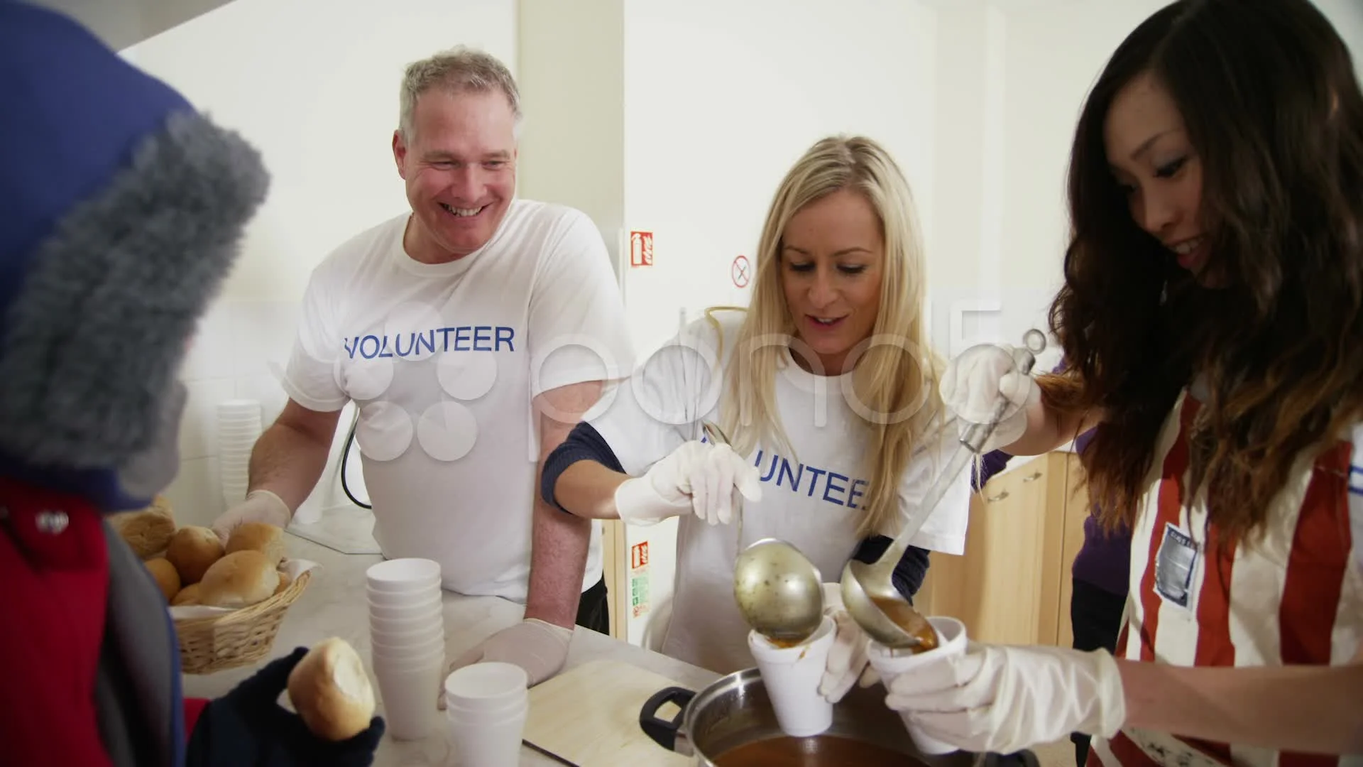 Soup Kitchen Volunteer Chicago Dandk Organizer   Soup Kitchen Volunteers Help Feed 020603991 Prevstill 