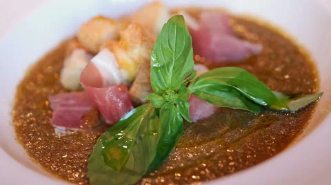 Soup with slices of white bread and jamon. Plate rotates. Vídeo Stock 62505188