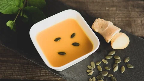 Soups in bowls Vidéo 122215185