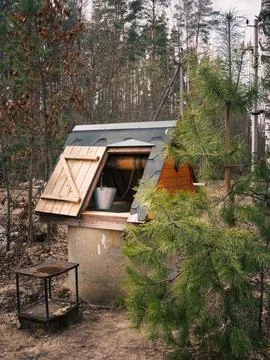 The Source of Life: A Pristine Well in the Heart of the Forest Stock-Fotos