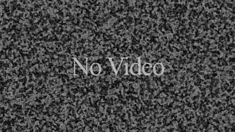 Source No Video old vintage TV. Rolling bars on TV screen. No signal sign. .. 스톡 동영상 337658908