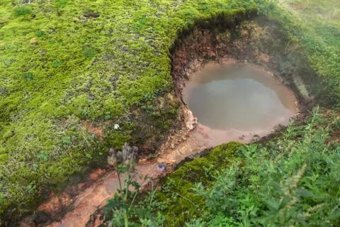 Source at the site mud pots in Valley of Geysers 스톡 사진