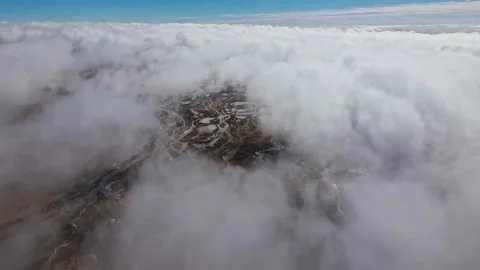 The source of the Yellow River on the Qinghai Tibet Plateau 三江源 黄河源头 Video stock 167730477
