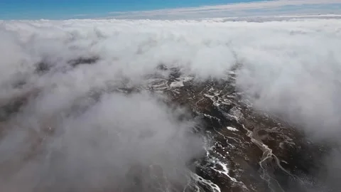 The source of the Yellow River on the Qinghai Tibet Plateau 三江源 黄河源头 Video stock 167736606