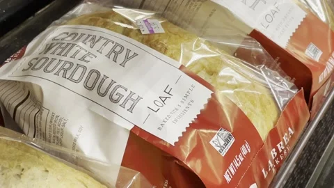 Sourdough bread on display at grocery store 库存影片 154069291