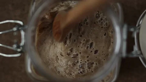 Sourdough starter Stockbeeldmateriaal 220778206