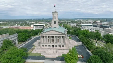 South-facing view of Nashville State Capitol Building with Tennessee Hills Vidéo 344049276