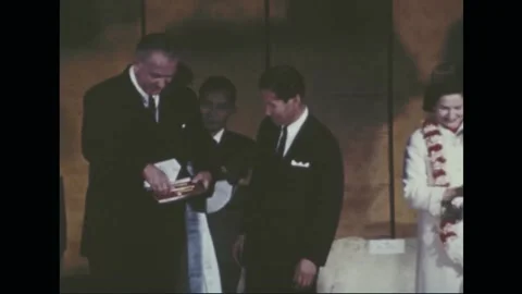 SOUTH KOREA - 1966: State visit — Garland presented to Lyndon B. Johnson 库存影片 342590773
