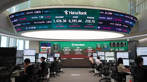 South Korea: Global tech stocks surge as AI optimism roars back Stock Footage 340962111