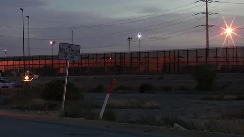 South Texas border gate, sunset 動画素材 73810458