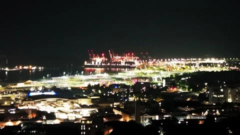 Southampton Container Terminal Cranes Illuminated at Night Vidéo 344012461