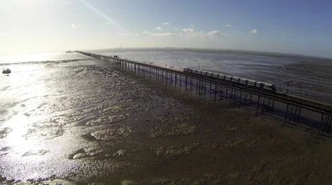 Southend pier train - pull back Stockbeeldmateriaal 40707185