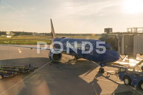 Southwest airlines Boeing 737 airplane at terminal Stock Photos