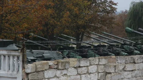 Soviet artillery cannons over the barbed wire fence Vídeos de archivo 150933798