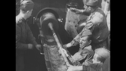 Soviet artillery fires 動画素材 103382084