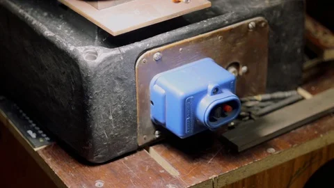 Soviet drill press machine is being started with a button Vidéo 106355839