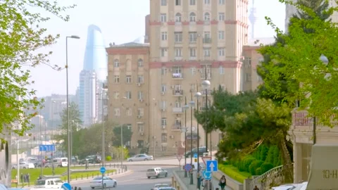 Soviet-Era Building and Flame Towers in Baku Vidéo 296563323