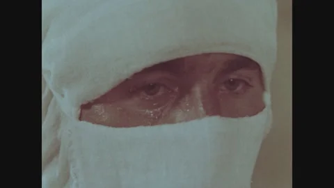 Soviet medics are performing an operation Vídeos de archivo 265166175