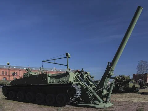 Soviet self-propelled 240 mm mortar in combat position. Foto stock