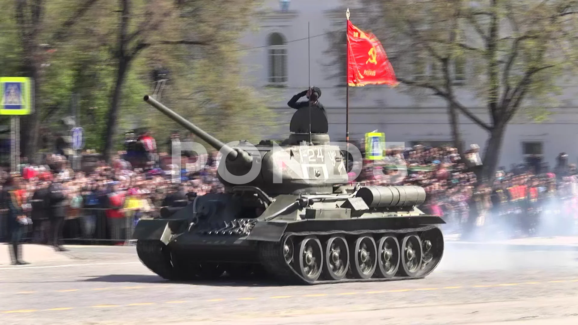 Soviet tank T-34 with a red flag, Stock Video