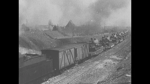 Soviet tanks head towards the front Stockbeeldmateriaal 103381816