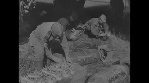 SOVIET UNION - 1944: Shuttle Bombing Op - Ground Crew Handle Bomb Fuzes 库存影片 343997501