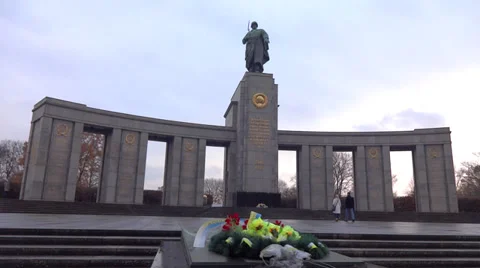 Soviet War Memorial (Tiergarten) berlin Stock-Footage 33310432