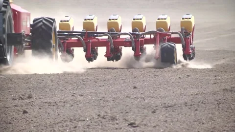 Sowing crops at agricultural fields in spring. Video stock 130047474