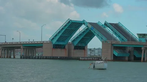 SP5291BridgeUpZoom Video stock 339372023