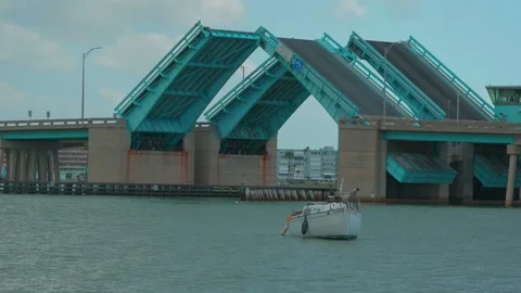 SP5291BridgeUpZoomClose Stock Footage 339372059