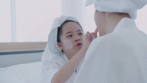 Spa concept of 4k Resolution. Mom is applying face mask to her daughter in th Stock Footage 144402270
