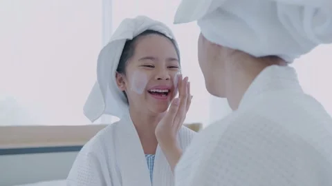 Spa concept of 4k Resolution. Mom is applying face mask to her daughter in th Stock Footage 146343830