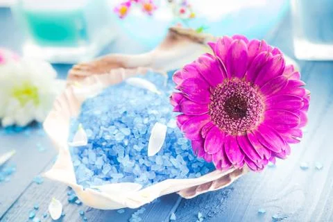 Spa concept aromatic flower bath salt 스톡 사진
