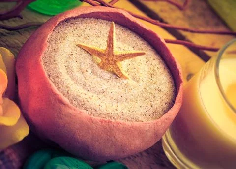 Spa concept sea sand shell scented candles Foto stock