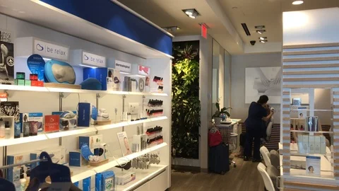 Spa at jetBlue terminal in JFK Vidéo 85843260