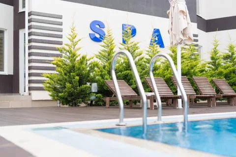 Spa pool with trees Foto stock