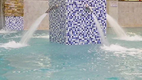 SPA-relaxing in warm bubble bath Video stock 73121458