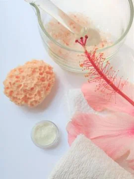 Spa setting and Spa background composition with hibiscus pink flower on white 스톡 사진