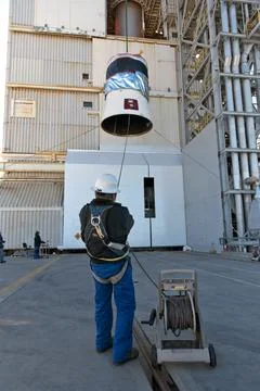 At Space Launch Complex 3 at Vandenberg Air Force Base in California, a tec.. Stockfoto's