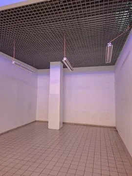 Space for rent in a large supermarket. Empty store or warehouse Фото