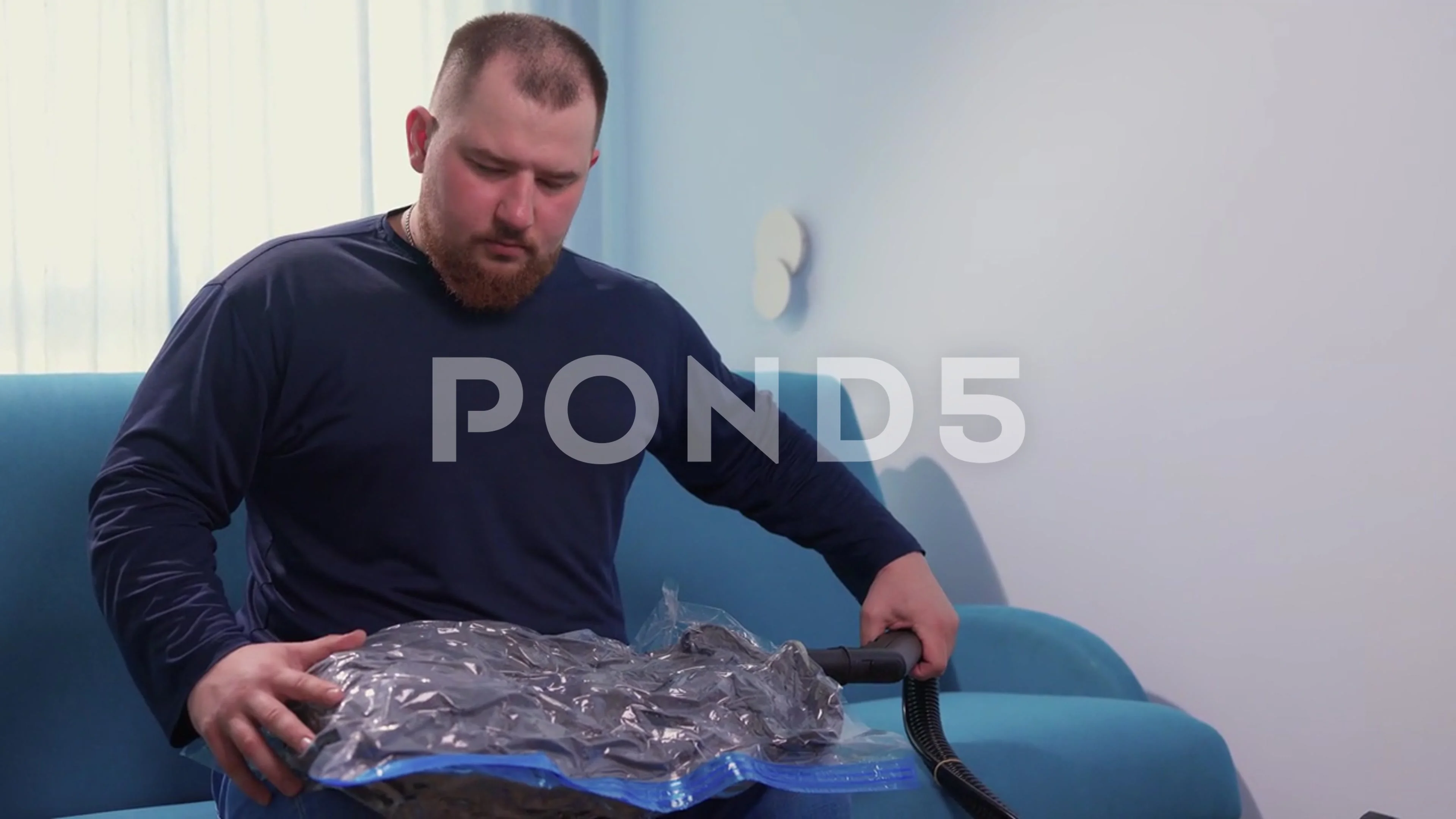 https://images.pond5.com/space-saver-saving-seal-bag-footage-186064900_prevstill.jpeg