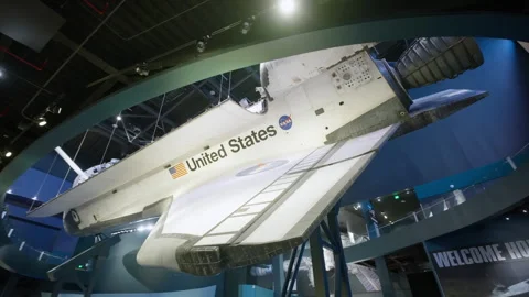 Space Shuttle Atlantis on Display at Kennedy Space Center Visitor Complex Vídeo Stock 342578965