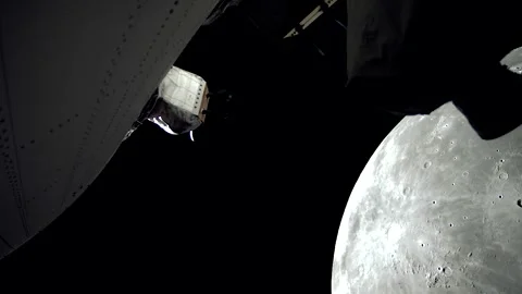Spacecraft Approaching the Moon Surface 스톡 동영상 250171440