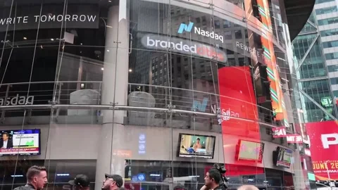 SpaceX debuts on Nasdaq, Nueva York, US - 12 Jun 2026 Stock Footage 337562456