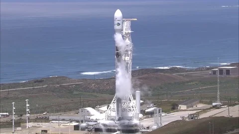 SpaceX Falcon 9 Iridium GRACE-FO launches from Vandenberg AFB Stock Footage 90074480