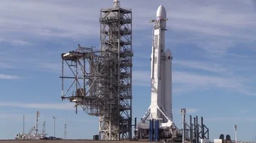 SpaceX Falcon Heavy Rocket Stockbeeldmateriaal 85493784