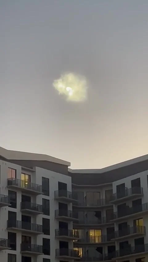 SpaceX Starship Shortly Before It Explodes, Miami, Florida, USA - 05 Mar 2025 Stock Footage 304451046