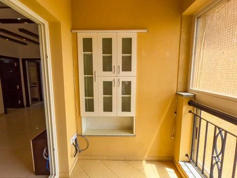 Spacious Empty 3BHK Apartment Interior with Natural Light and Modern Layout 스톡 사진