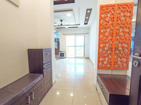 Spacious Empty 3BHK Apartment Interior with Natural Light and Modern Layout Foto stock