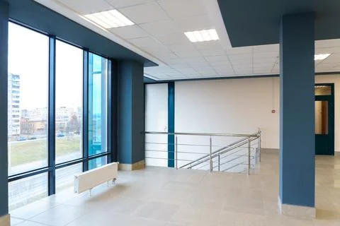 A spacious empty room with columns and no furniture. The concept of a comfo.. Stock Photos